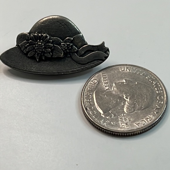 2005 Birds and Blooms Pewter Easter Hat Spring Brooch Pin Signed - Picture 6 of 7
